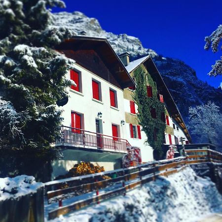 Hotel Au Bon Accueil Ле дез Альп Экстерьер фото
